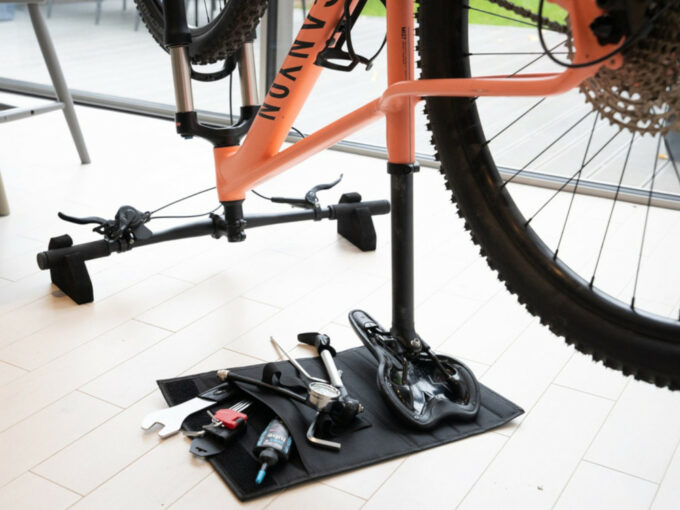 Online HIPLOK Flipstand black