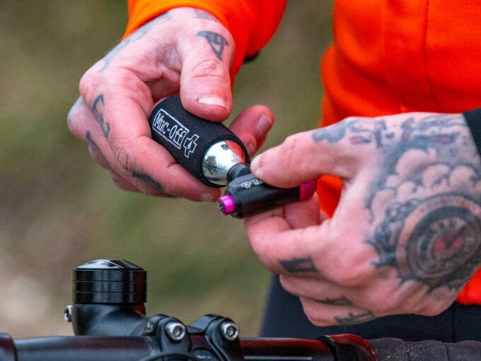 Shoping MUC-OFF CO2 Inflator Kit Road