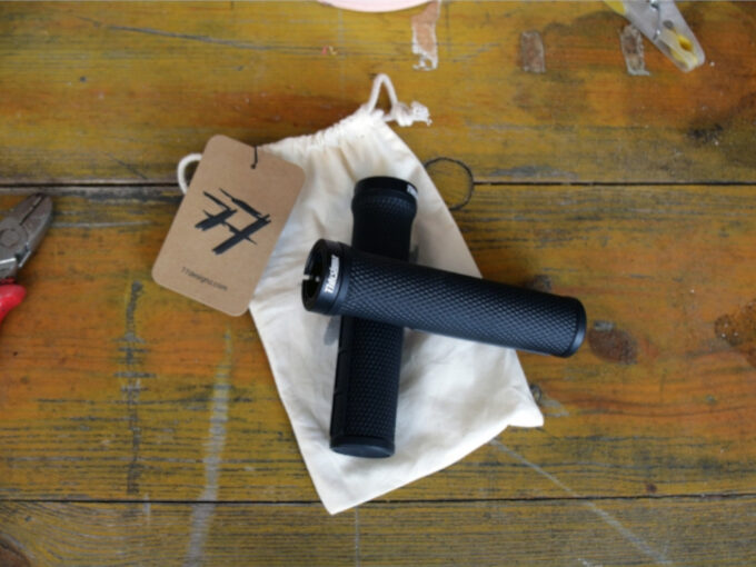 Discount 77DESIGNZ Grips Lock on | schwarz