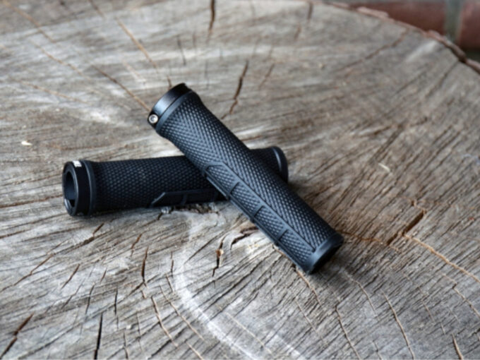 Discount 77DESIGNZ Grips Lock on | schwarz